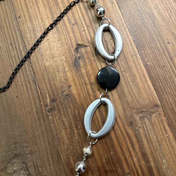 Elegant Black and Silver Necklace - Picture 2 of 3